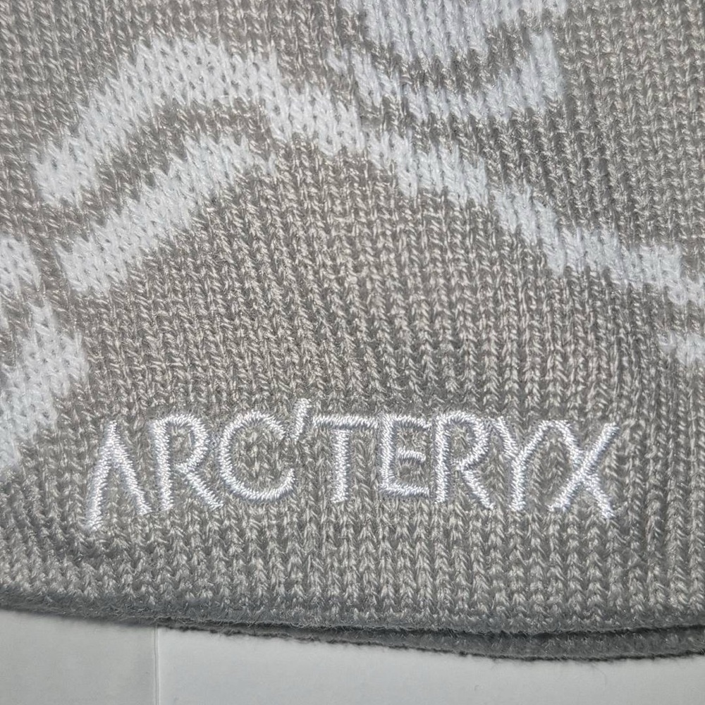Arc'teryx Beige and White Knit Beanie
